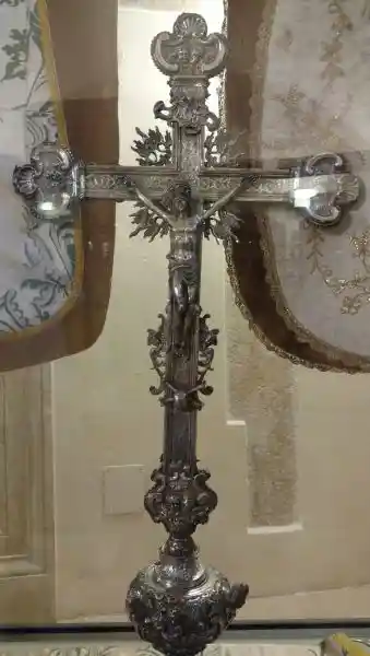 Crucifix with halo